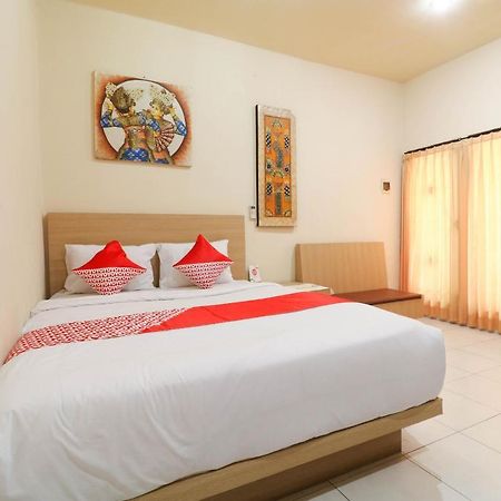 Oyo 2581 Ketut Smile Hotel Dempasar Exterior foto