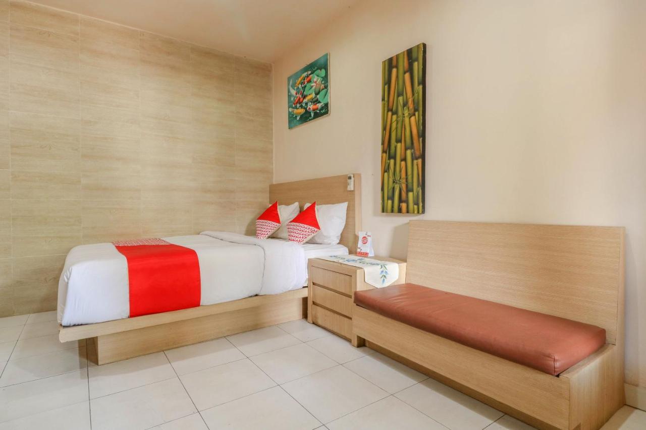 Oyo 2581 Ketut Smile Hotel Dempasar Exterior foto