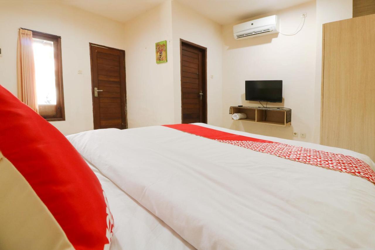 Oyo 2581 Ketut Smile Hotel Dempasar Exterior foto