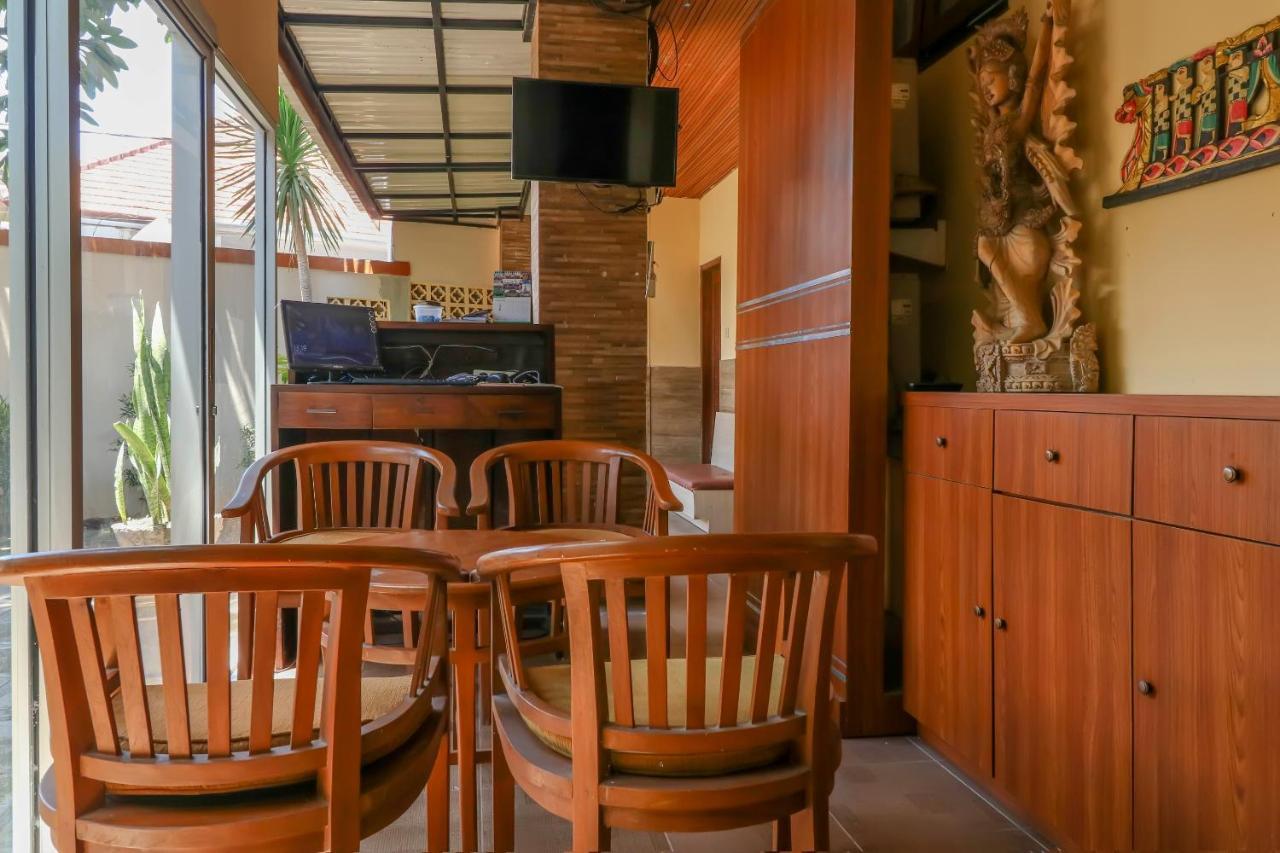 Oyo 2581 Ketut Smile Hotel Dempasar Exterior foto