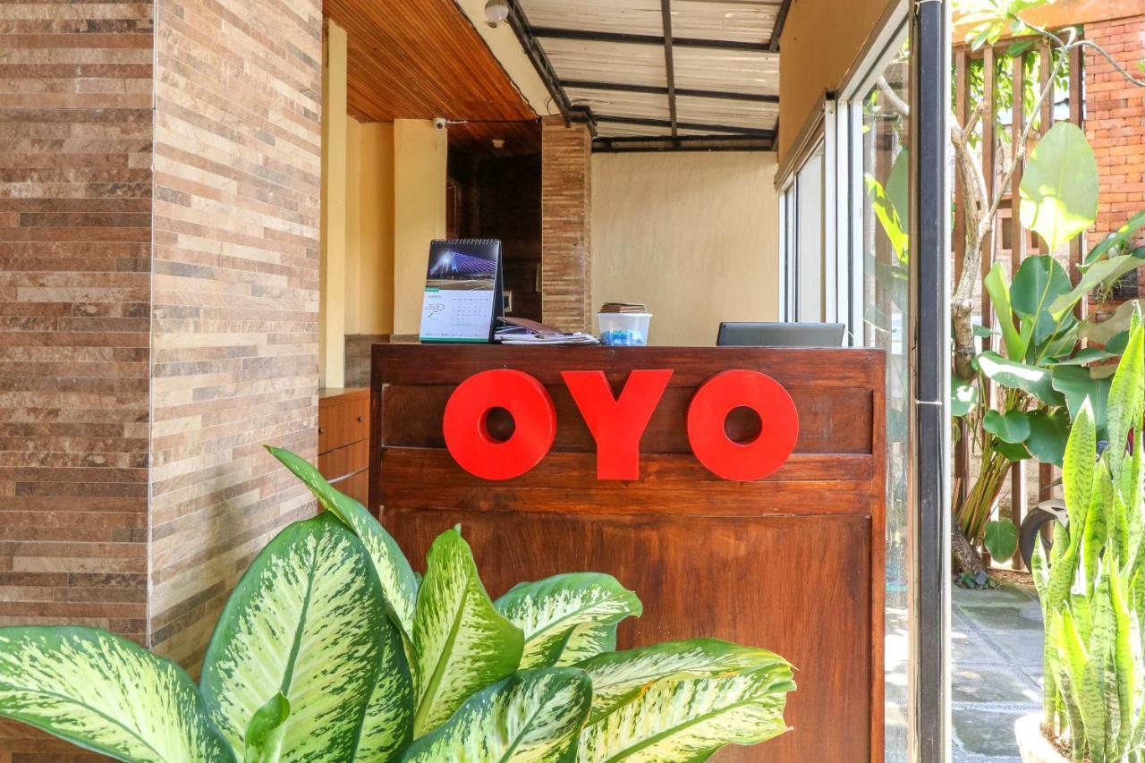 Oyo 2581 Ketut Smile Hotel Dempasar Exterior foto